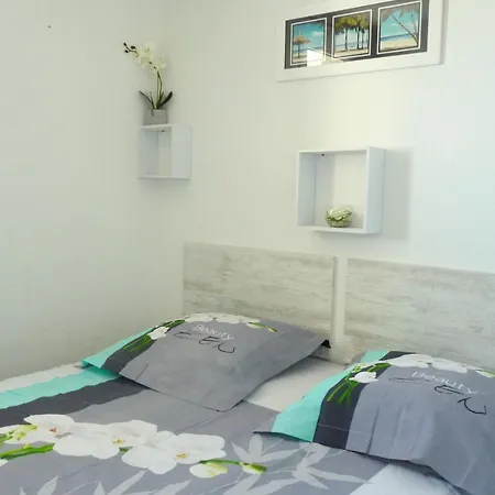 De 2 Chambres A Avec Piscine Partagee A 1 Km De La Plage Apartmán *